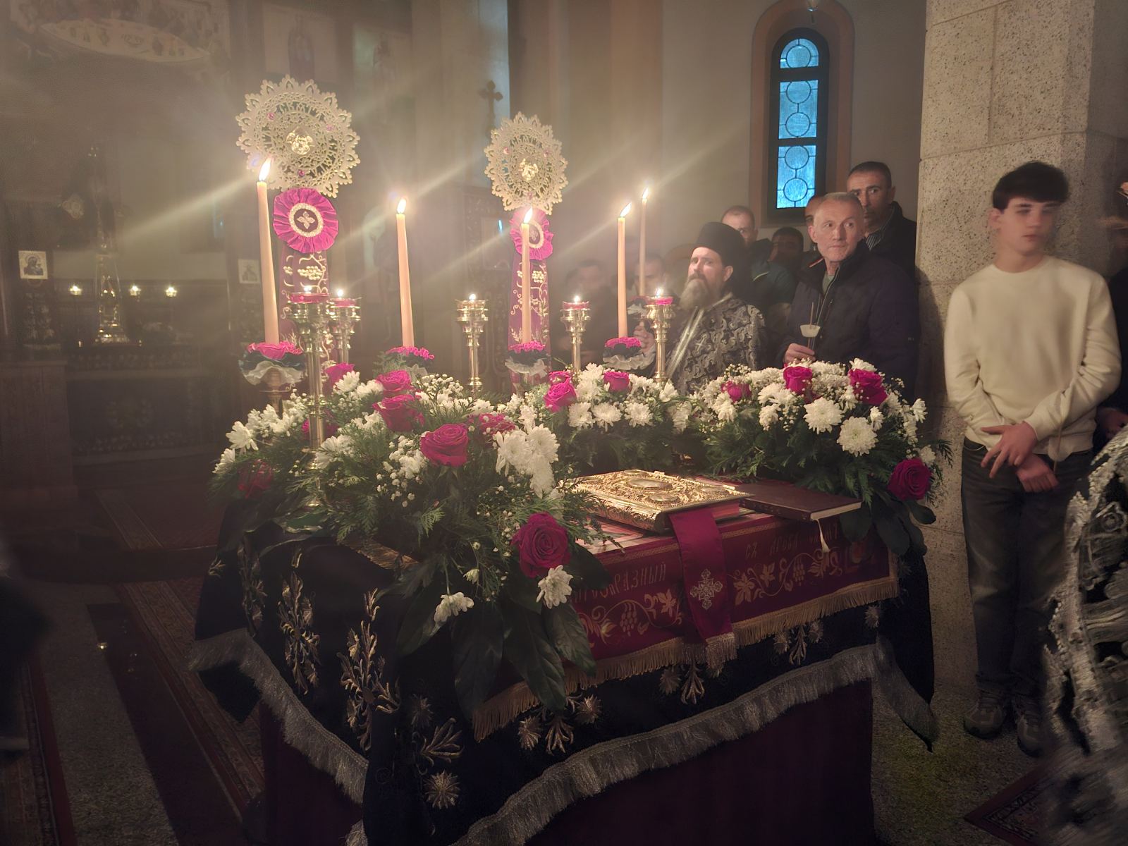 ЈУТРЕЊЕ ВЕЛИКЕ СУБОТЕ У МАНАСТИРУ ОСОВИЦА