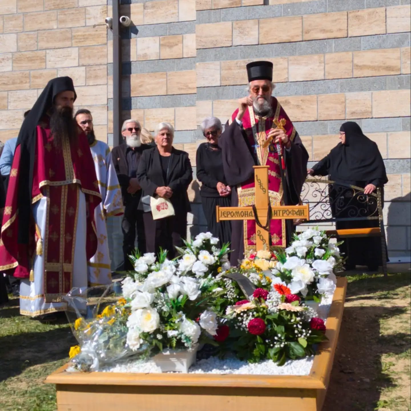 Света архијерејска Литургија и молитвени помен јеромонаху Митрофану