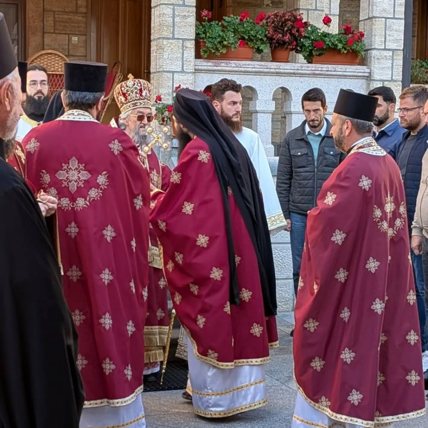 Света архијерејска Литургија и молитвени помен јеромонаху Митрофану — фотографија 1