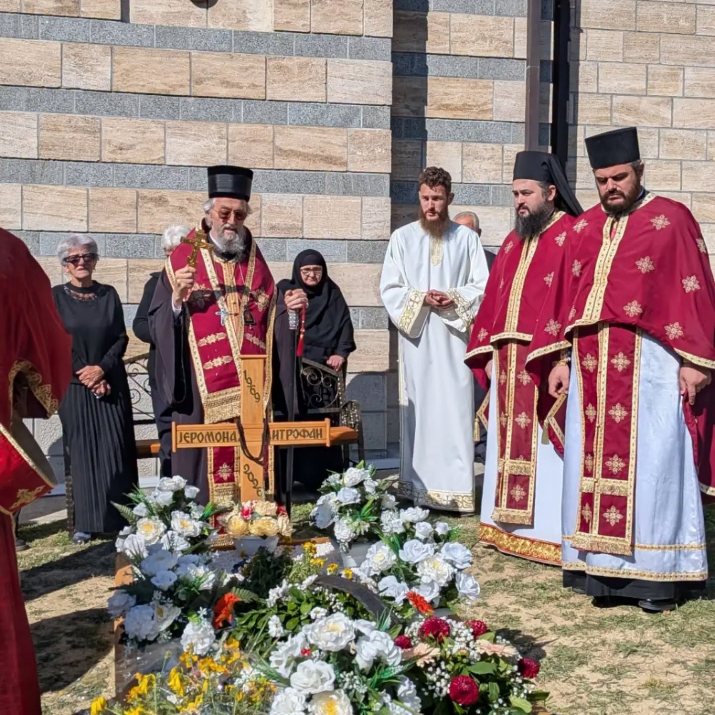 Света архијерејска Литургија и молитвени помен јеромонаху Митрофану — фотографија 17